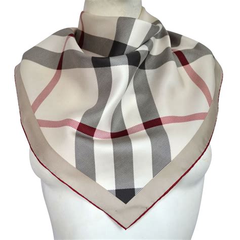 nouer foulard burberry|Foulards en soie de luxe .